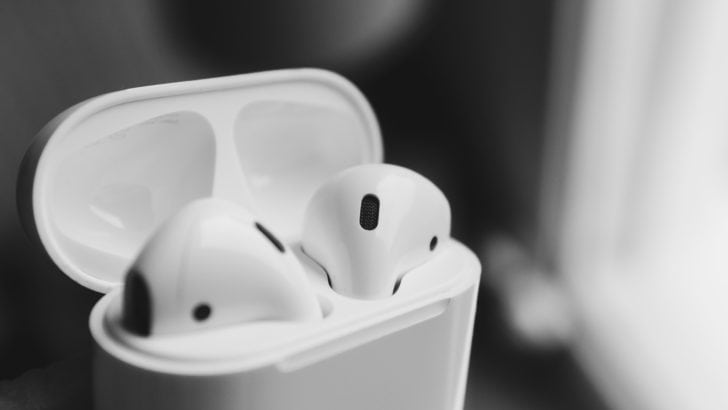 Photo of airpods in case with lid open