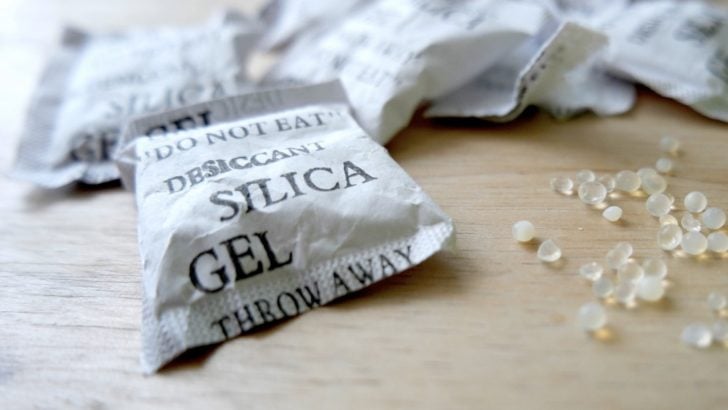 Photo of silica gel packets