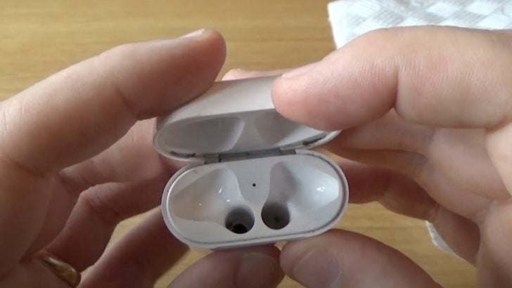 Photo of dirty airpods charging case ports