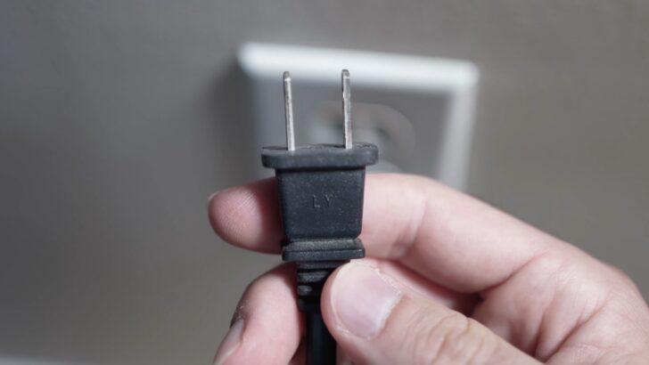 Photo of samsung tv power cable unplugged from outlet