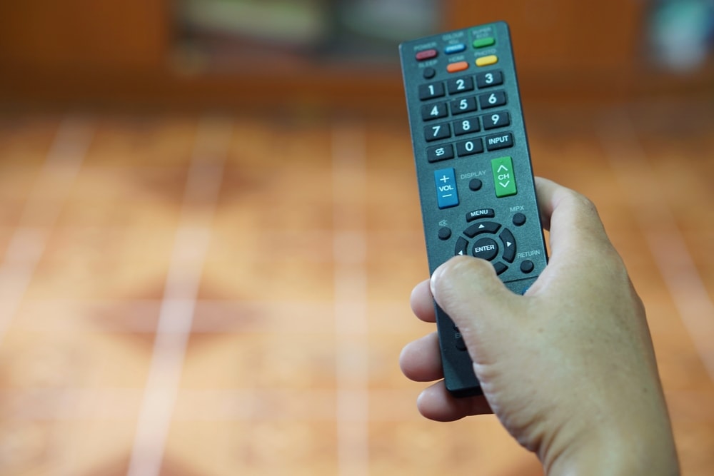Universal remote connecting to the Vizio TV
