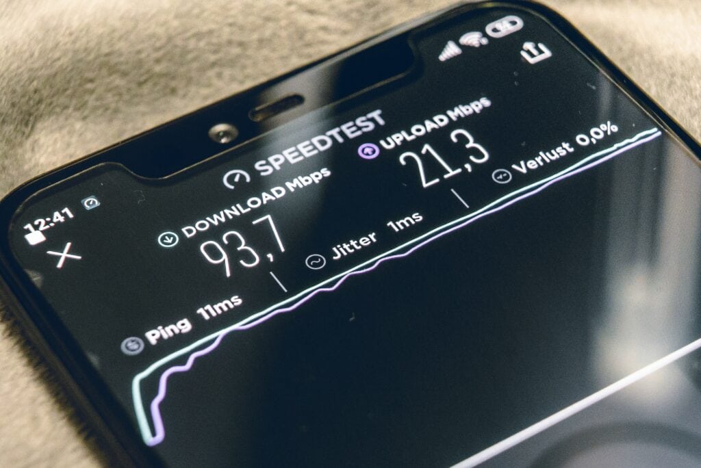 Internet speed test on a mobile phone